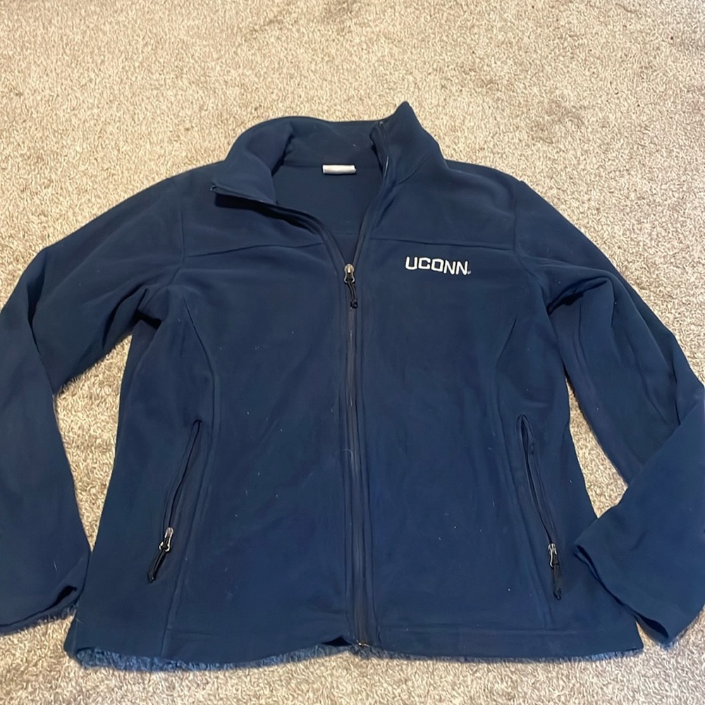 UConn Columbia jacket with pockets